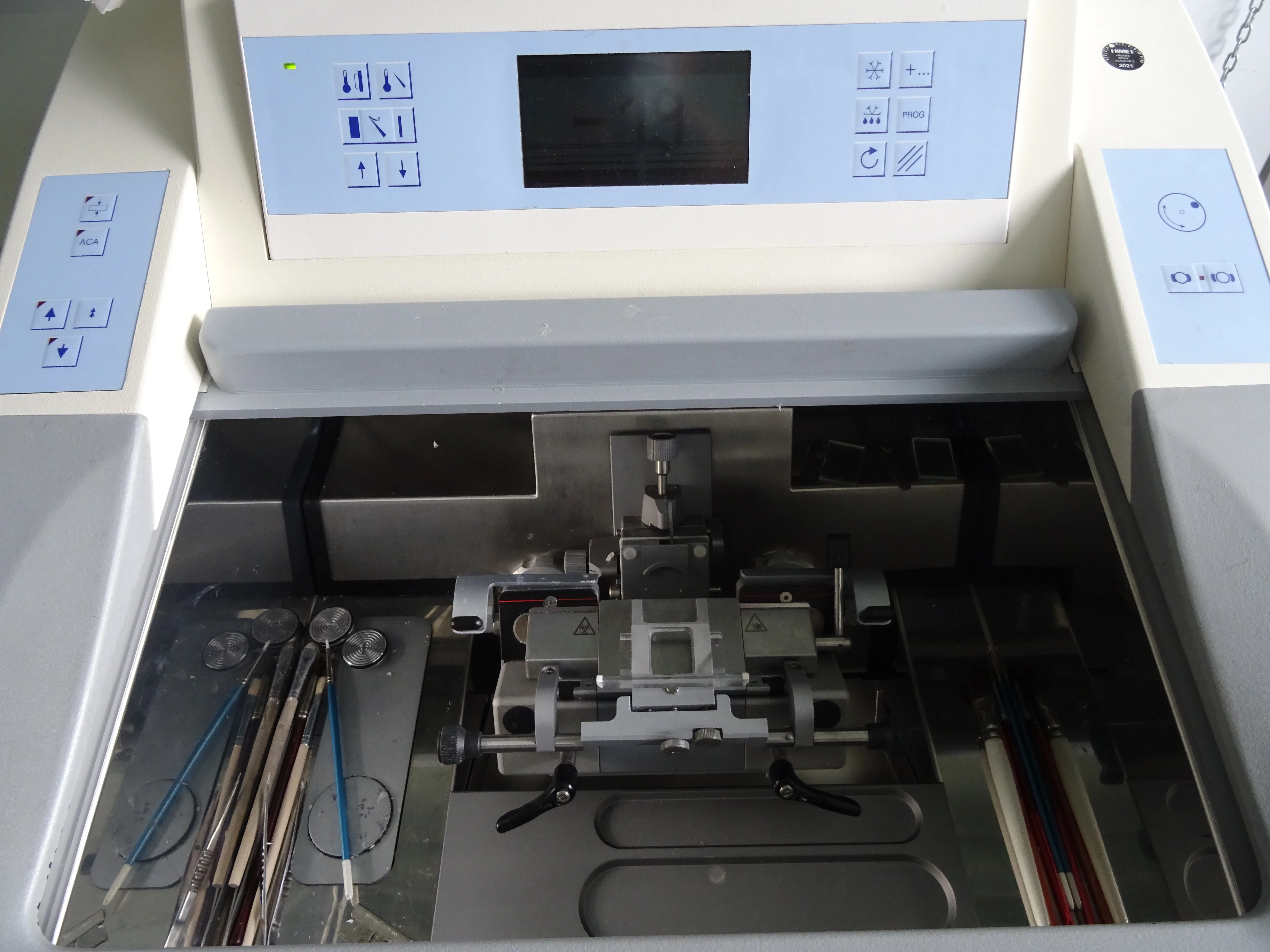 조직검사학 · Cryostat for frozen sectioning