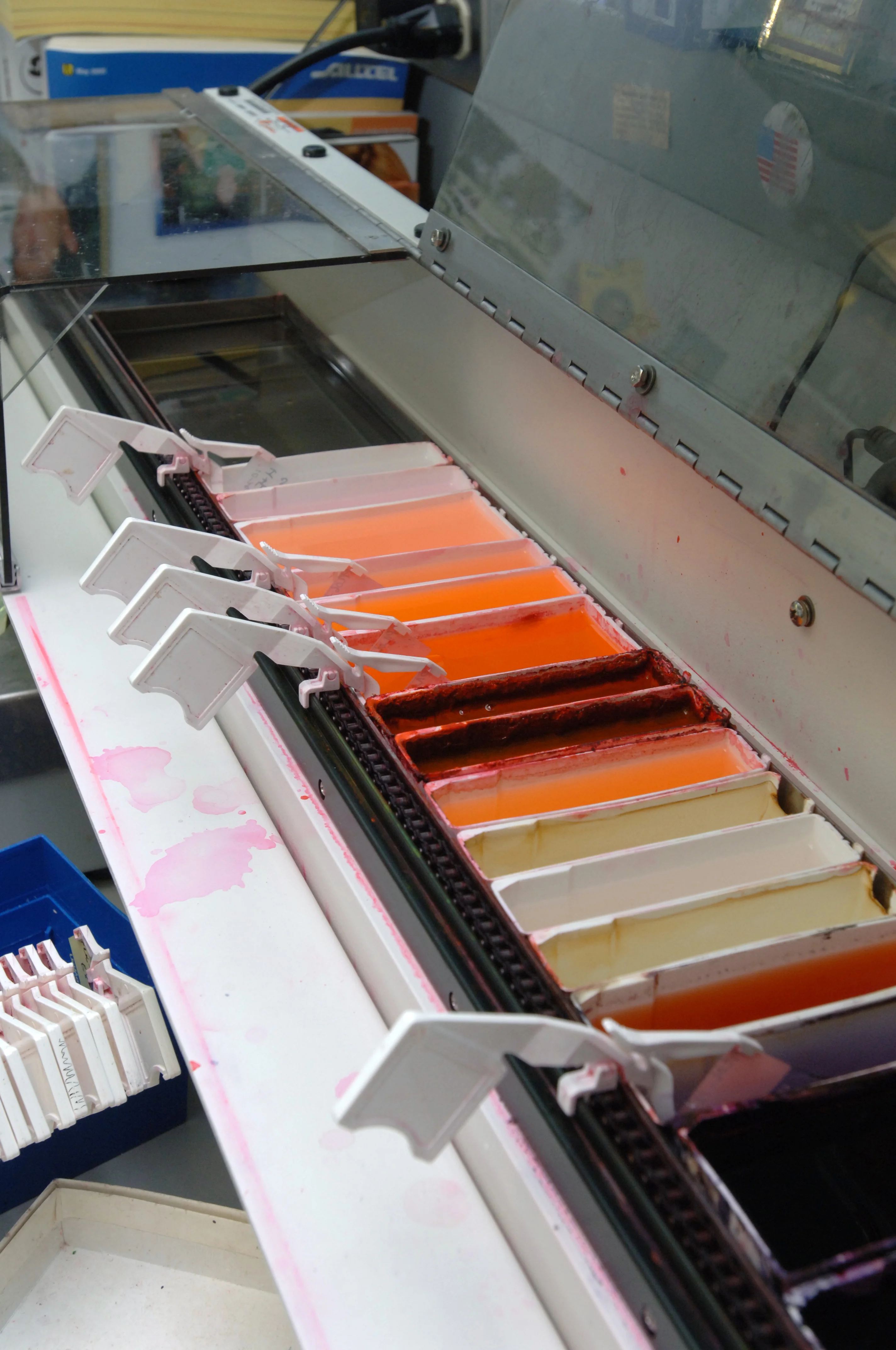 조직검사학 · Tissue sections on slides are stained using hematoxylin and eosin on an automated stainer. This is the routine "H&E" stain, which is used on almost all specimens. Hematoxylin, which is blue or